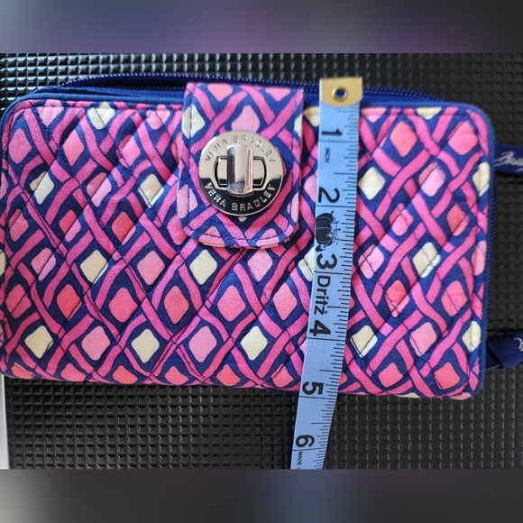 Vera Bradley Turn Lock Wallet. Katalina Pink - Picture 5 of 10